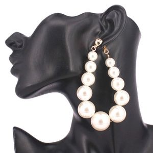 PEARL CLUSTER OPEN TEARDROP DANGLE EARRINGS